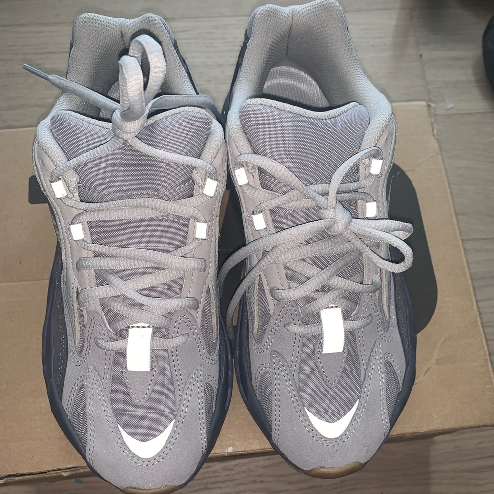 Adidas Yeezy Boost 700 V2 Tephra.